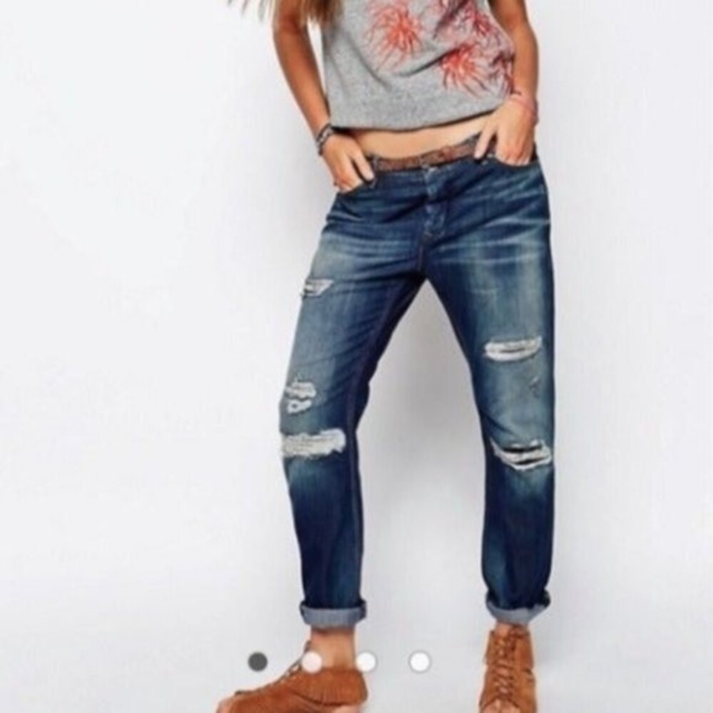 MAISON SCOTCH L’adorable Distressed Boyfriend Jean - Size 26 - EUC